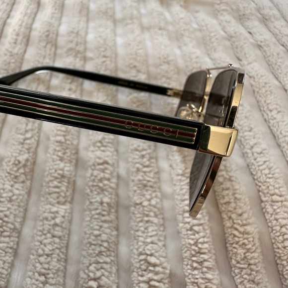 Gucci Unisex Sunglasses - Picture 6 of 8
